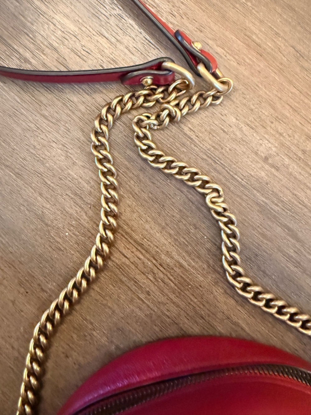 Gucci GG Marmont Round Crossbody in Red Matelassé Leather - Picture 7 of 14